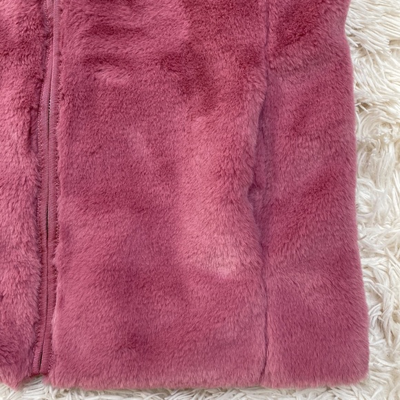 🎉HP🎉 J. Crew Faux Fur Vest 💗 Guava Berry Pink - Picture 5 of 16